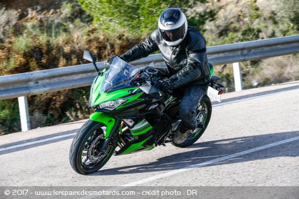 La Kawasaki Ninja 650 à l'attaque sur route