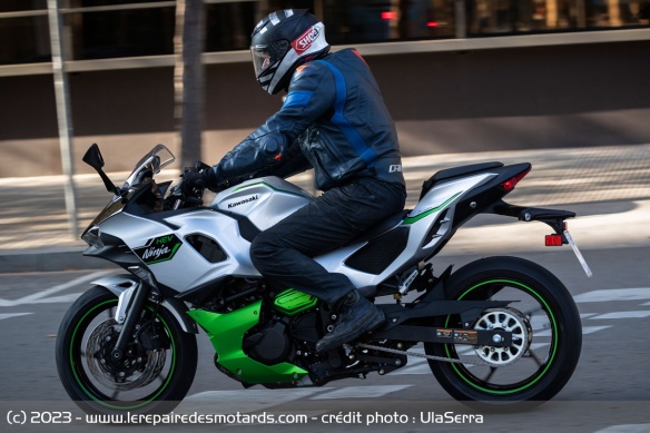 Plus dynamique et profitant pleinement du potentiel électrique, le mode Hybrid Sport n'est pas vraiment exploitable en ville