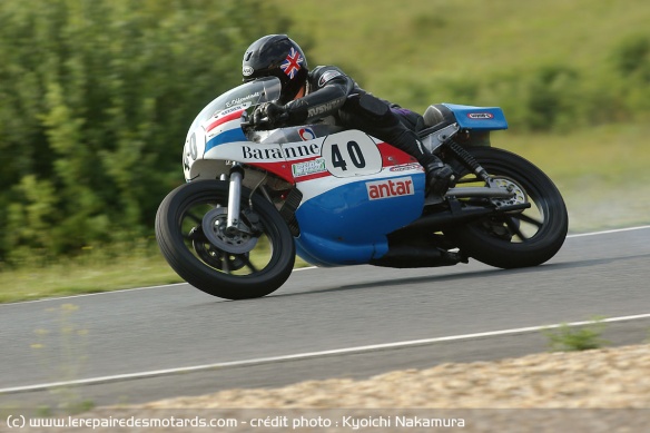 Avec son faible poids la moto se montre très agile