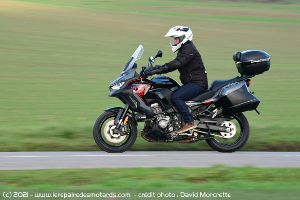 Moto attachante parce que bienveillante, hyper confortable, rassurante