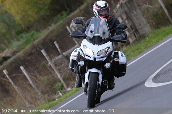 Kawasaki Versys 650 en courbe