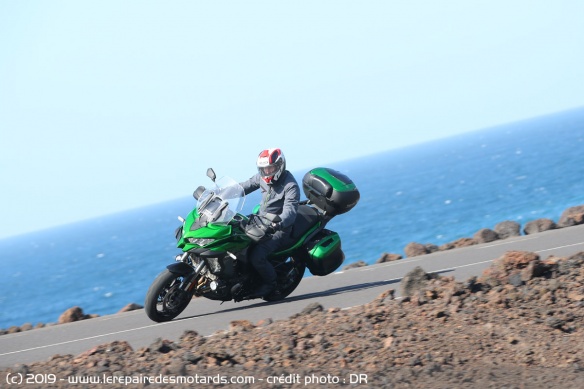 La Kawasaki Versys 1000 SE en courbe