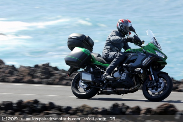 La Kawasaki Versys 1000 SE sur route