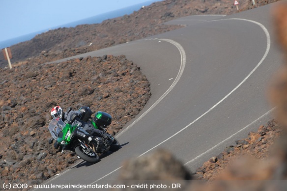 La Kawasaki Versys 1000 SE en virage