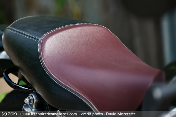 Selle à 790 mm (770 mm pour la version Street) bien pour le pilote