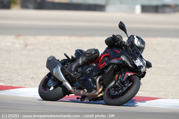 Le moteur de la Z H2 délivre 200 chevaux et 137 Nm de couple