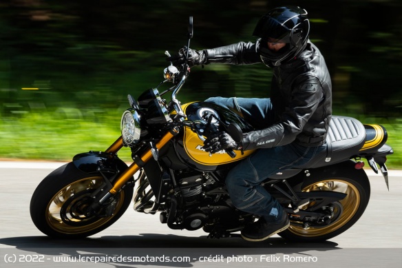 Essai de la Kawasaki Z900 RS SE sur route