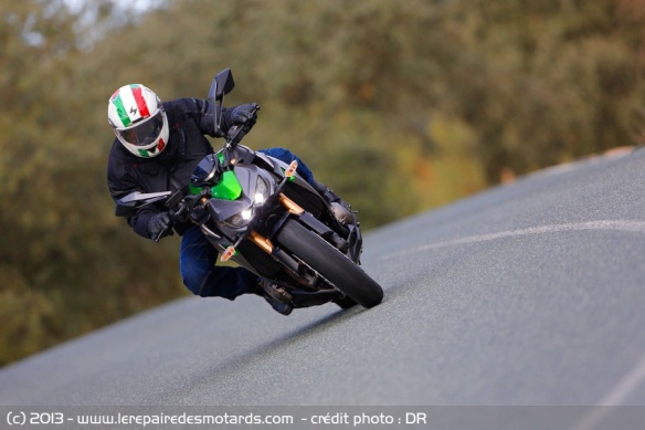 Kawasaki Z1000 sur autoroute