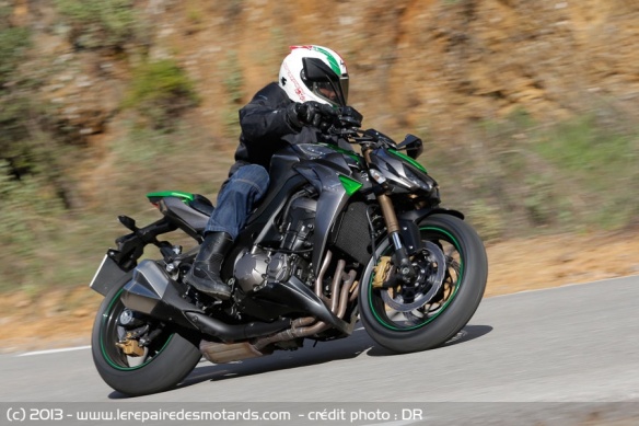 Kawasaki Z1000 sur route