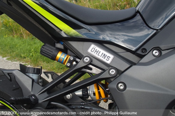Le nouvel organe Öhlins vient assurer l'amortissement arrière