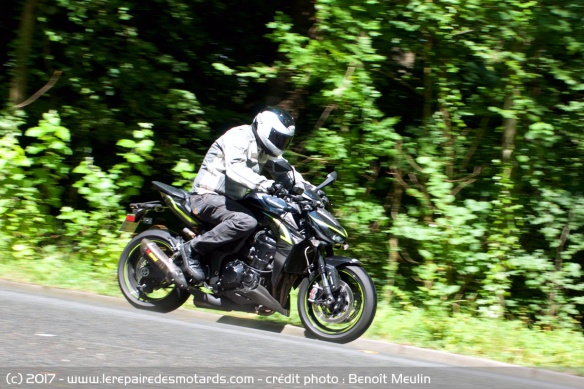 Le manque de protection est indéniable sur ce roadster naked
