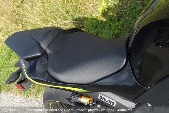 La selle reste assez accessible et la position de conduite pas trop vers l'avant
