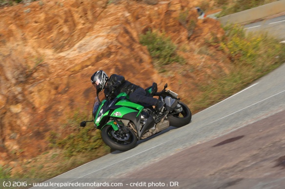 Kawasaki Z1000SX en courbe