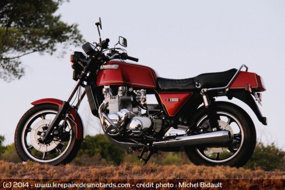 Aussi imposante que majestueuse, la Kawa est indiscutablement une très belle moto...