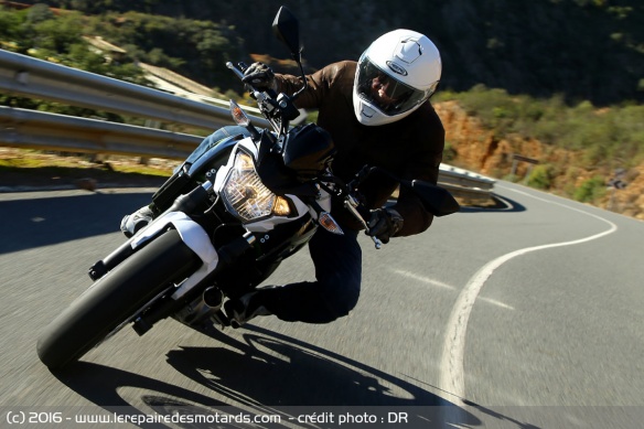 Kawasaki Z650 de face