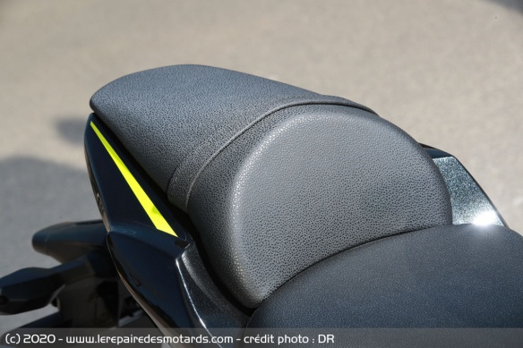 La selle passager se fait plus accueillante