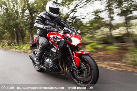 La Kawasaki Z900 A2 en ligne droite