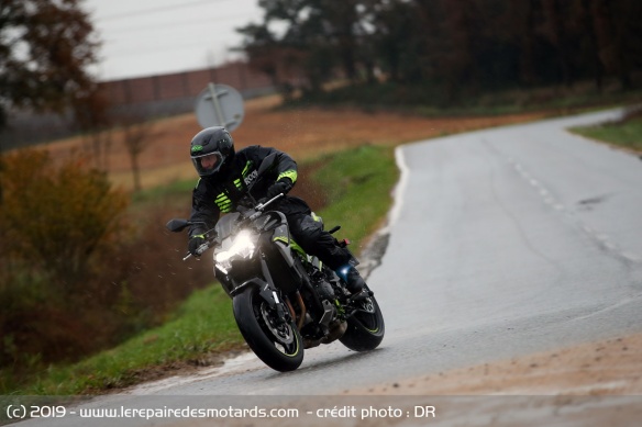 La Z900 en entrée de virage