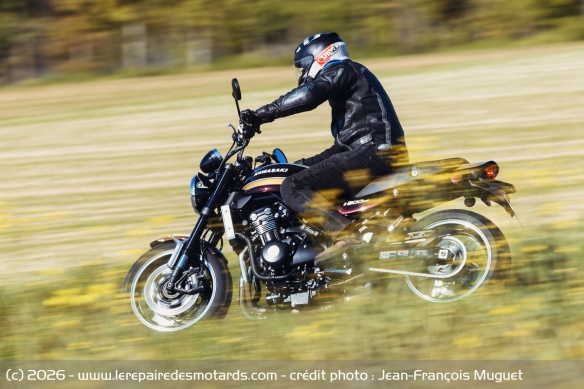 Facile à emmener et à manier, la RS fait oublier son poids en ville