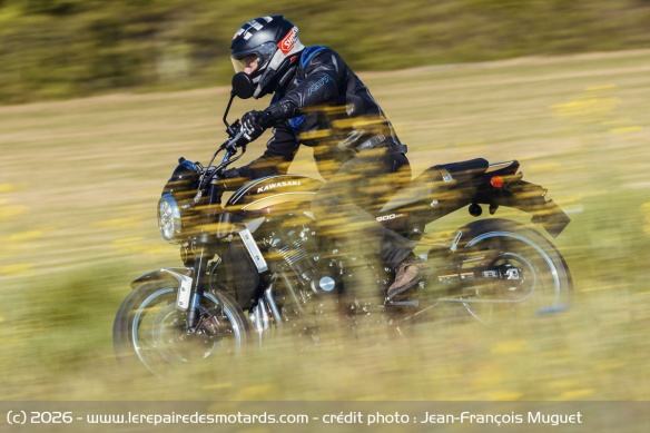 La Kawasaki se montre particulièrement agréable à mi-régime