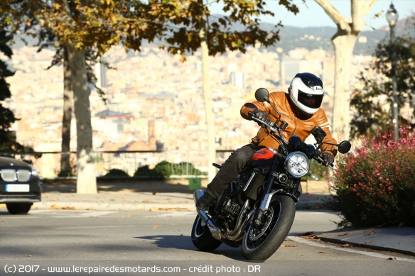 Essai de la Kawasaki Z900RS en ville Essai de la Kawasaki Z900RS en ville