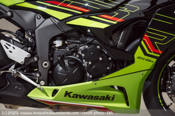 Le bloc quatre cylindres de 636 cm3 de la ZX-6R