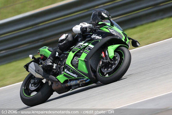 Kawasaki ZX-10R sur circuit
