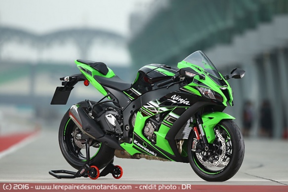 Kawasaki ZX-10R de coté