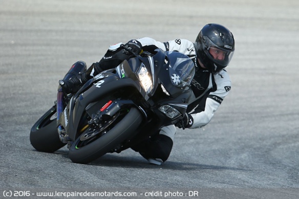 Kawasaki ZX-10R de face