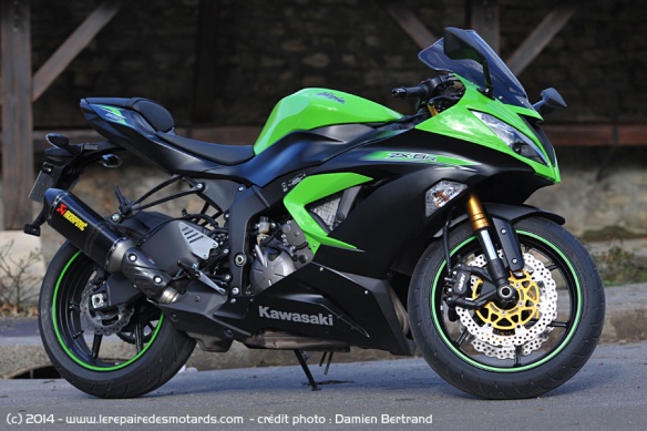 Kawasaki ZX-6R de côté