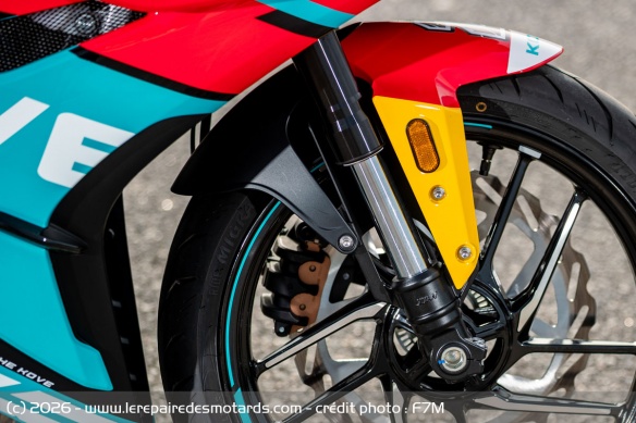 La fourche inversée de la Kove 350RR