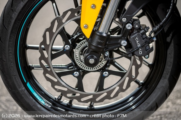 Le frein avant de la Kove 350RR