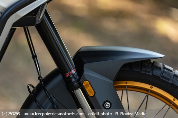 La fourche inversée KYB de la Kove 625X Pro