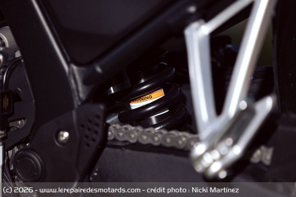 L'amortisseur arri&egrave;re de la Kove 800X GT