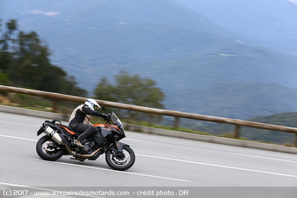 La KTM 1090 Adventure en courbe