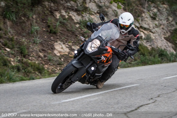 La KTM 1090 Adventure sur route