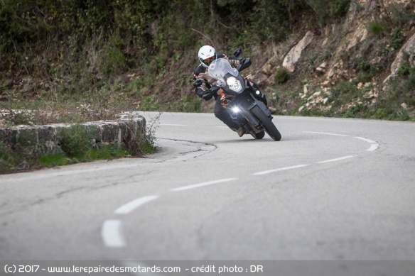 Enchainement de virages avec la KTM 1090 Adventure