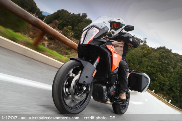La KTM 1290 Super Adventure S à l'accélération
