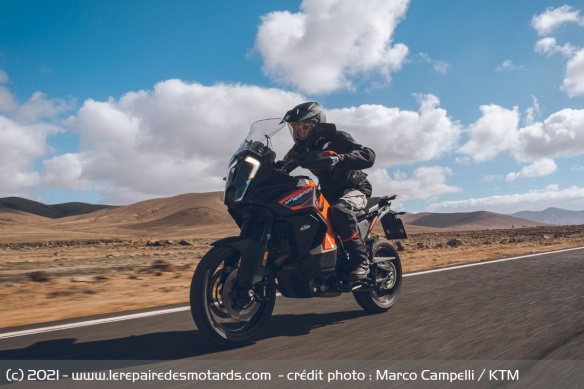 Sur voie rapide, le twin monte rapidement au dessus de 200 km/h
