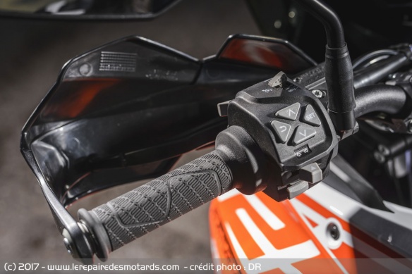 Comodos gauche de la KTM 1290 Super Adventure S