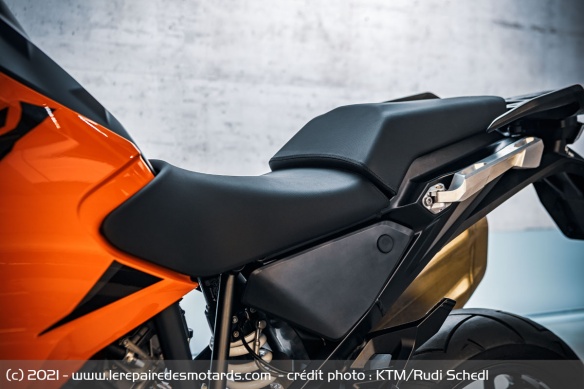 Plus basse, la selle est aussi plus confortable