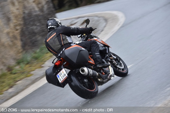 Vue KTM 1290 Super Duke GT