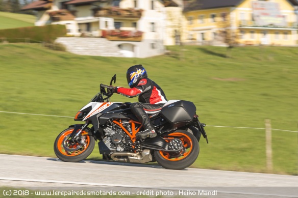 La KTM 1290 Super Duke GT en ville