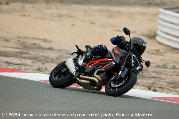 Essai de la KTM 1390 Super Duke R sur circuit