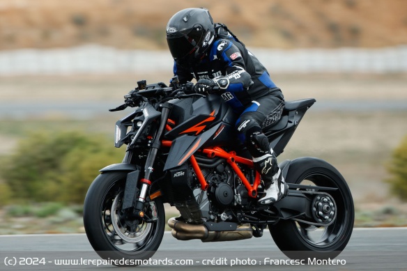 La KTM 1390 Super Duke R à l'accélération