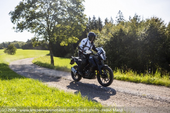 La KTM 390 Adventure sur les chemins