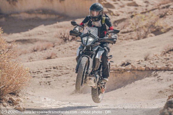 La KTM 390 Adventure peut compter sur ses suspensions WP pour les virées en tout-terrain