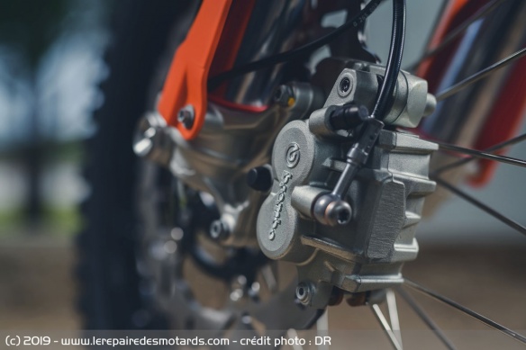 Le frein avant de la KTM 690 Enduro R