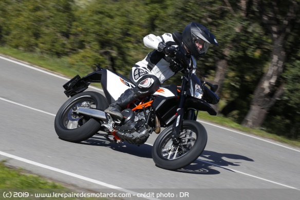 Essai de la KTM 690 SMC-R sur voie rapide