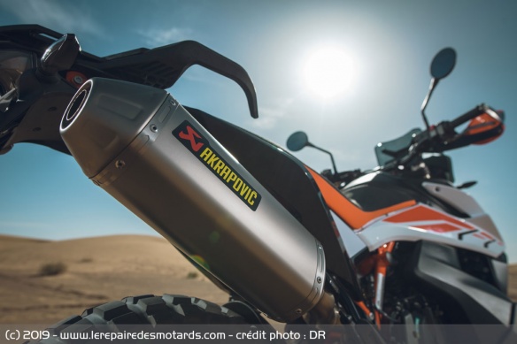 Le silencieux Akrapovic de la KTM 790 Adventure R